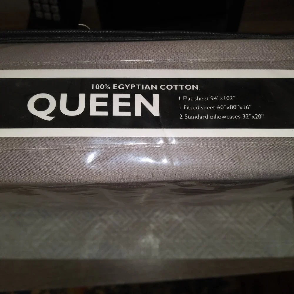 Bloomingdale's Egyptian Cotton Sateen Wrinkle Resistant Queen Sheet Set